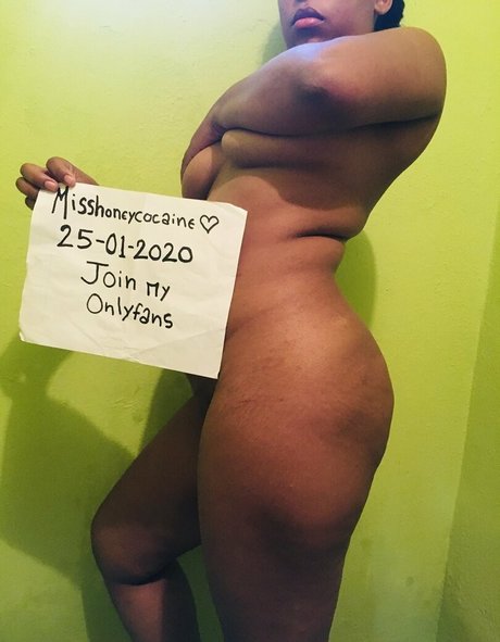 delirisantos model nude archive