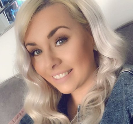 Lauren H erotic model gallery