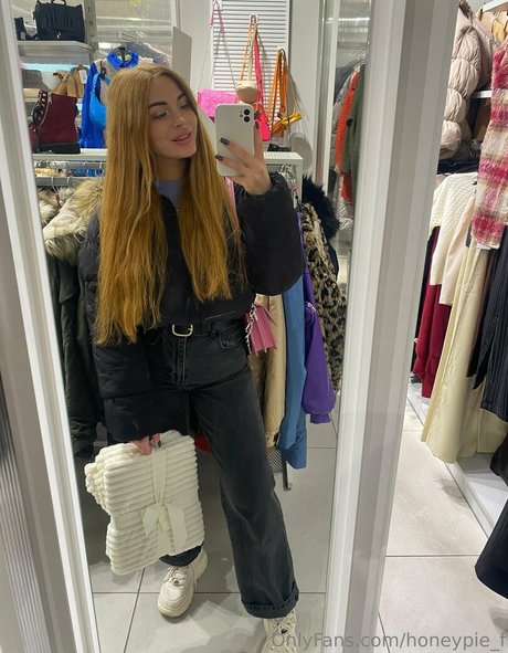 honeypie f nude star photo