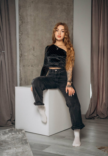 honeypie f naked actress archive