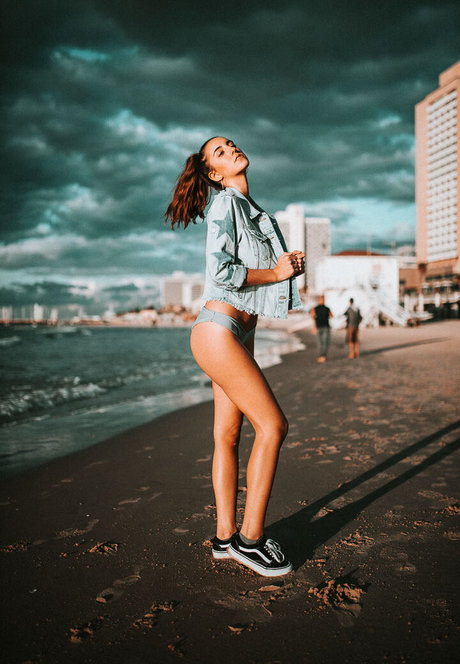 Emanuelle Kadosh art model pic