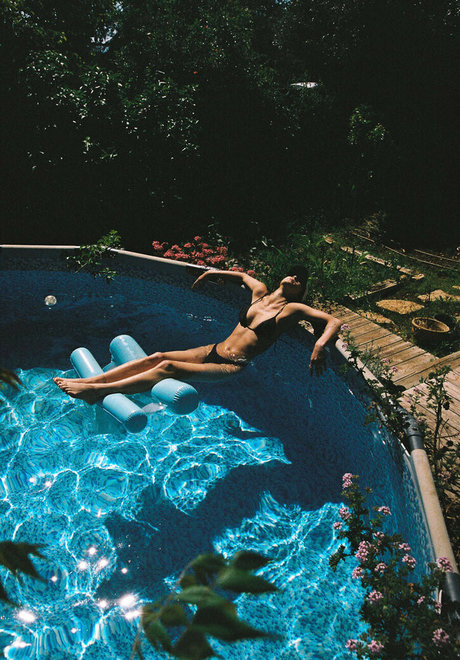 Emma Carmi naked model images