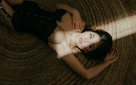 aleenatran star beautiful photo