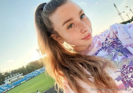 emilage model nude pictures