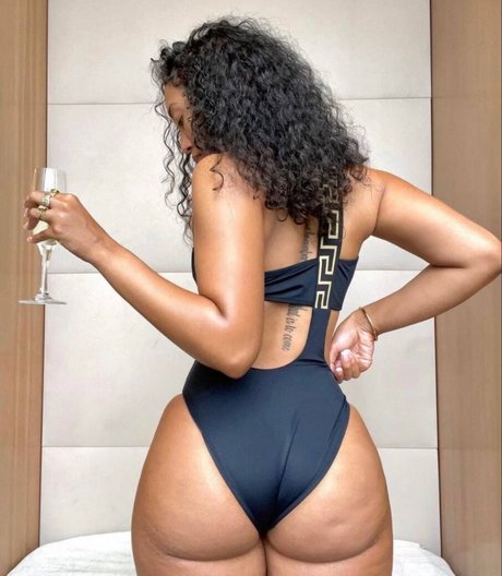 AishaaaMarie free pornstar gallery