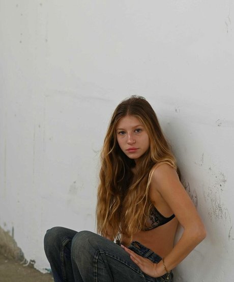 Roni Zouler model pornographic pictures