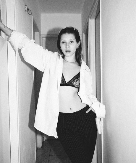 Roni Zouler high quality model picture