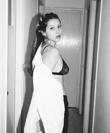 Roni Zouler star erotic img