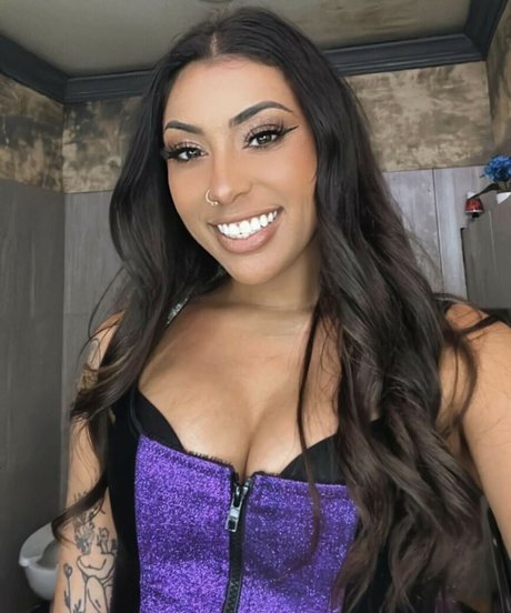 Xoxoviolet256 pornstar nude pic