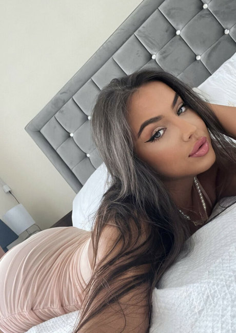 itsangelinabae beautiful model picture