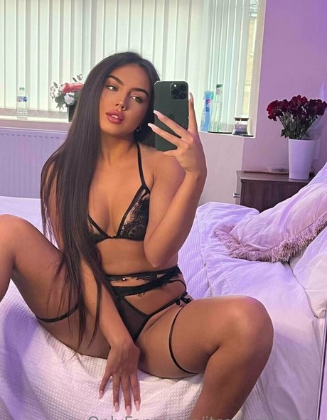 itsangelinabae model erotic pics