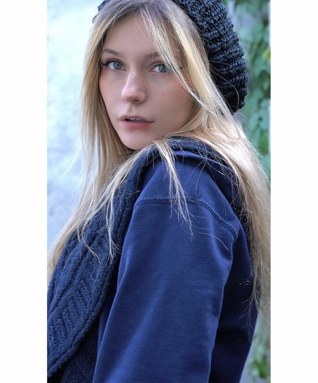 angejla model sexy pics