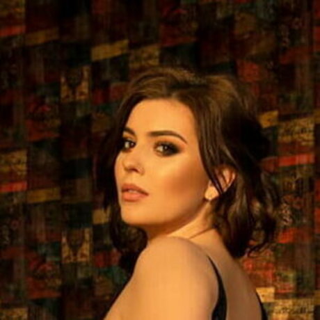 Xenia Queen model hd images