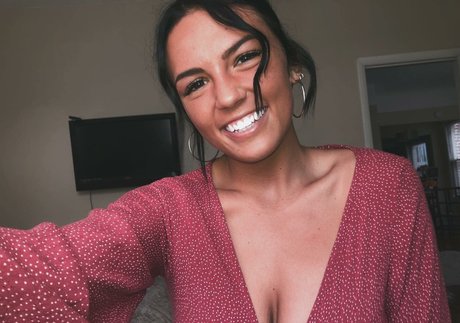 Taylor Horner erotic star pictures