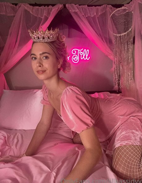 busty mom onlyfans free sexy picture