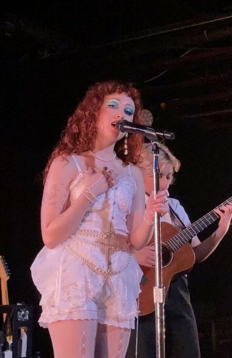 Chappell Roan star free images