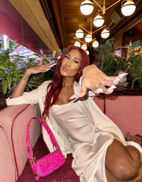 kira asia ts model nudes image