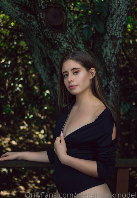 fetishmegan sexy model picture