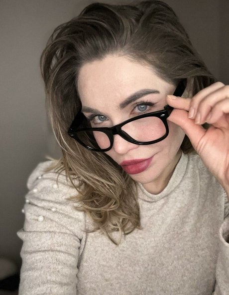 elizabethh1987 pornstar free img