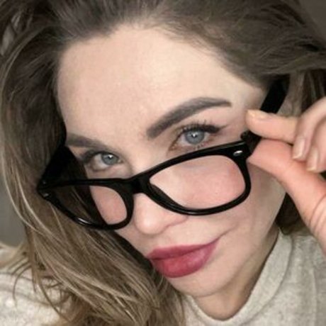 elizabethh1987 erotic star galleries