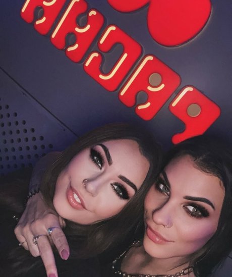 Miss sofia x model adult image