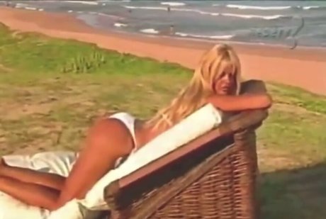 Monique Evans naked model pic