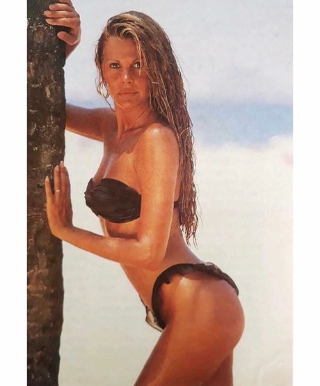 Monique Evans star sexy pics