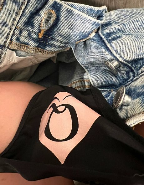 HotWifeHeidi star sexy pictures