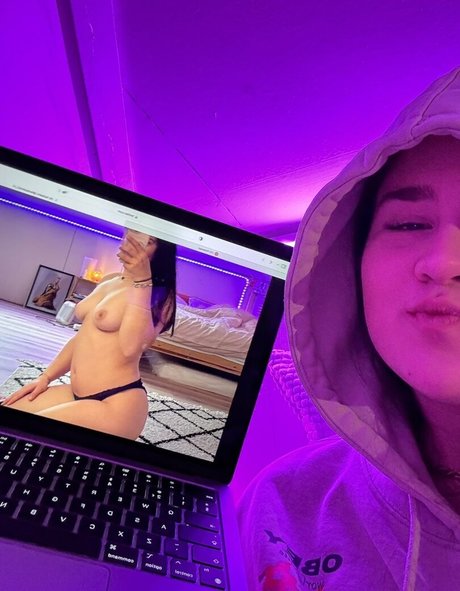 bellaahh42 art star image