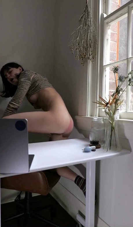 mia tv sexy actress pic