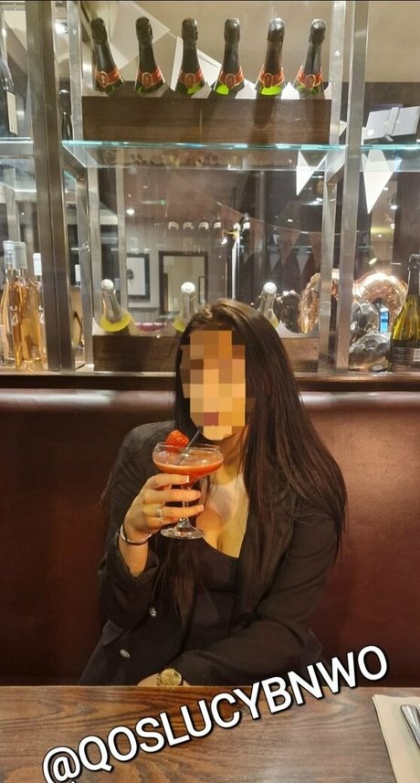 Qoslucybnwo model exclusive photo