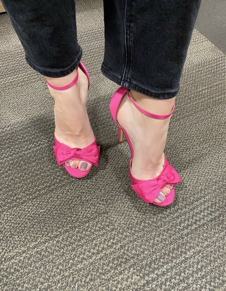 Goddess Ally Etana high quality model pics