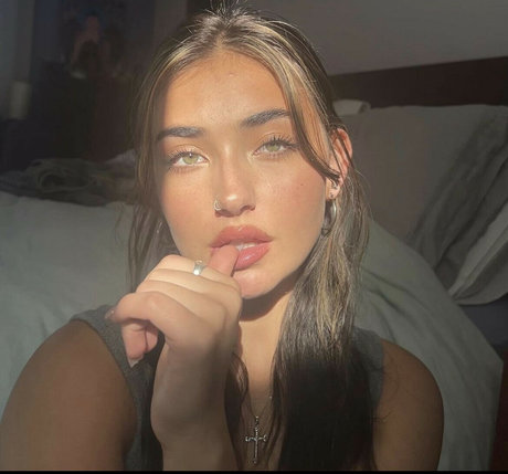 Sofia Bonjardim adult actress image