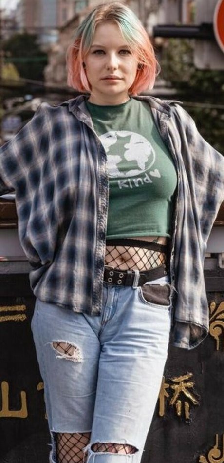 Weronika Truszczynska hd actress pic