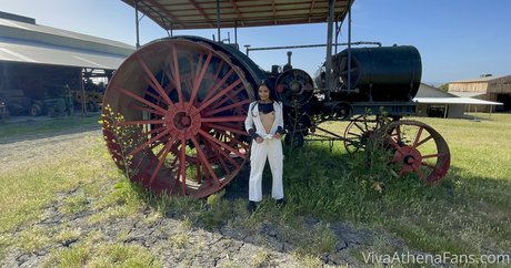 vivaathena model sexy pics