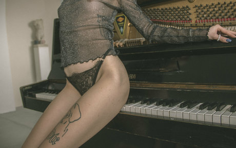 disimaria erotic model pictures