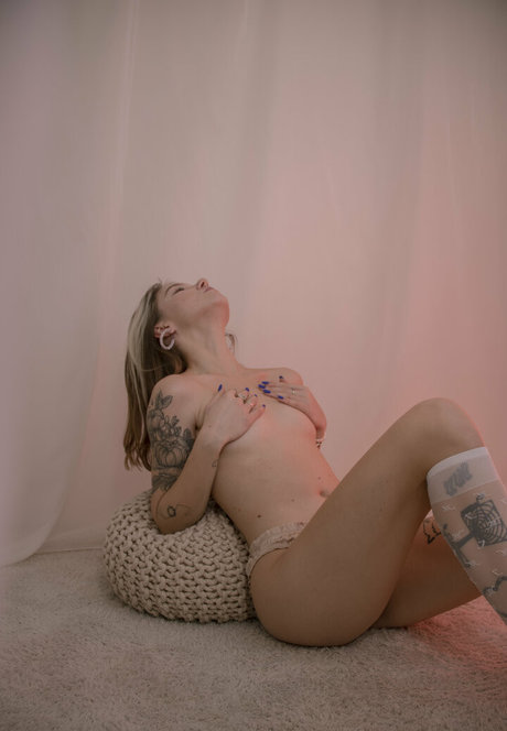 disimaria porn actress picture