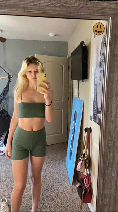 Savannah Colver top model pic