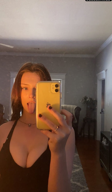 Savannah Colver star nude photos