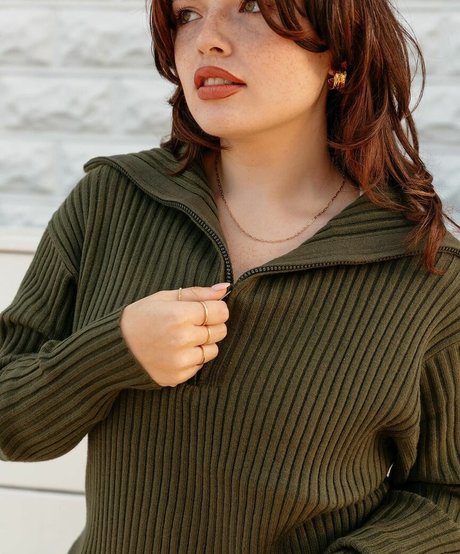 Alondra Larson model best archive