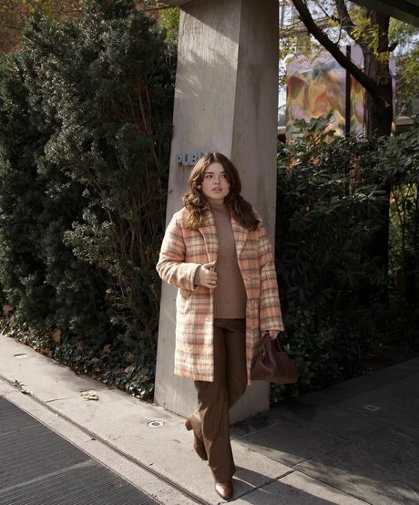 Alondra Larson star nude pic