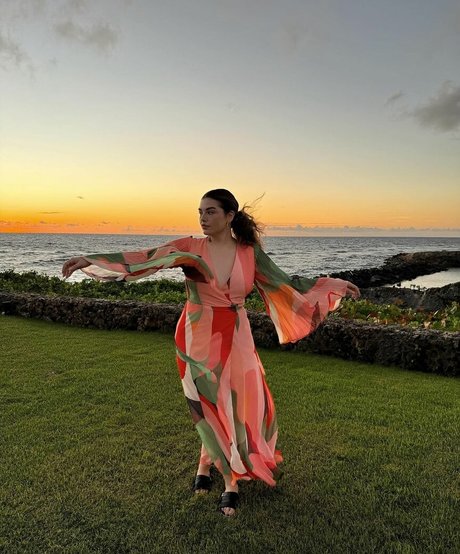 Alondra Larson sexy actress pic