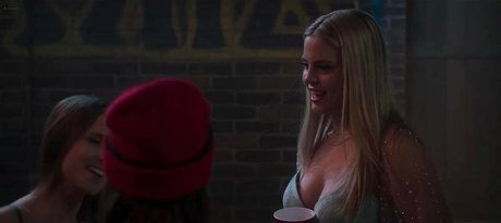 Renee Rapp naked pornstar galleries