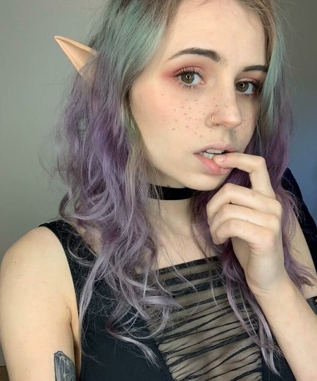 YungMallory model hot image