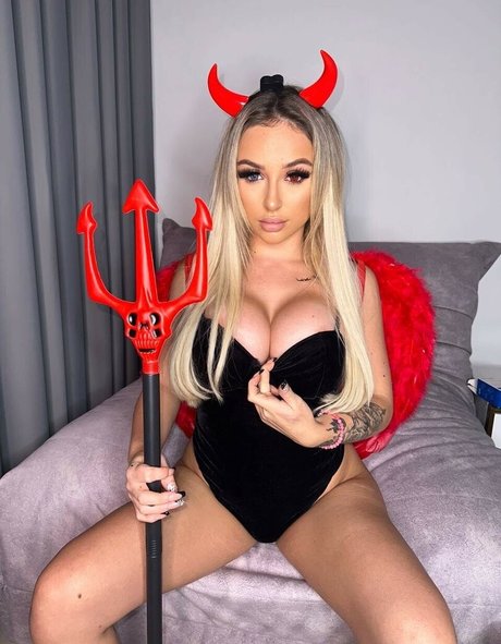 sophielouise1x pornstar sexy image