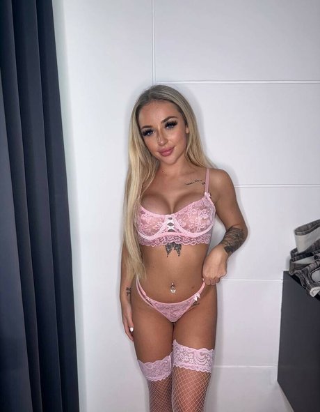 sophielouise1x nude pornstar galleries