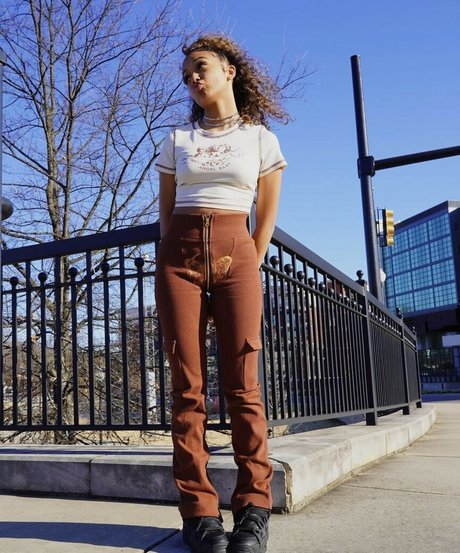 Lexi Vee erotic pornstar archive