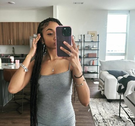 Lexi Vee model free images