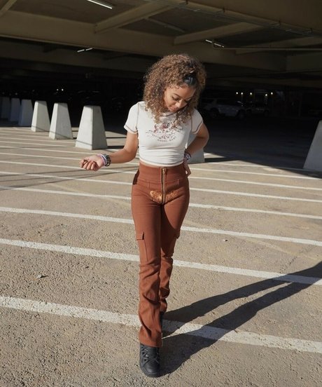 Lexi Vee model hot photos