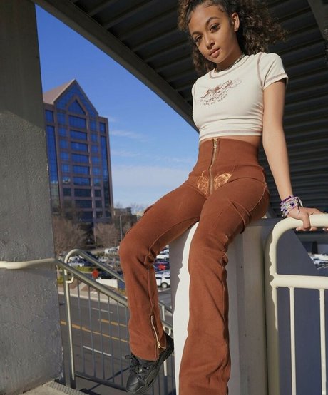 Lexi Vee hot model galleries